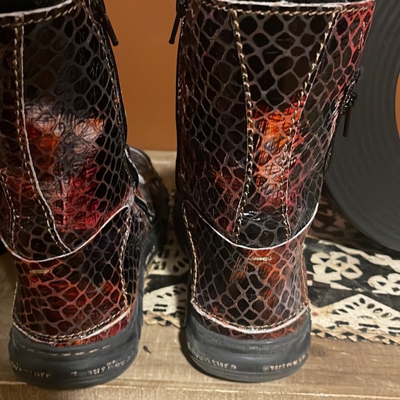 Boots - Picture 3 of 5